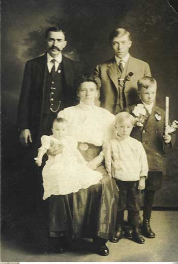 Mr & Molly Muhich.jpg