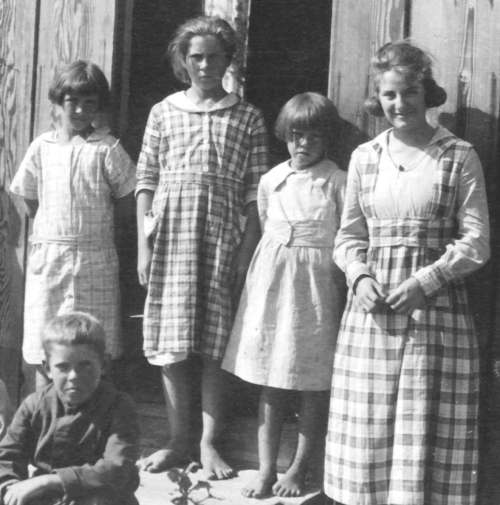 Children on Right 32 kb